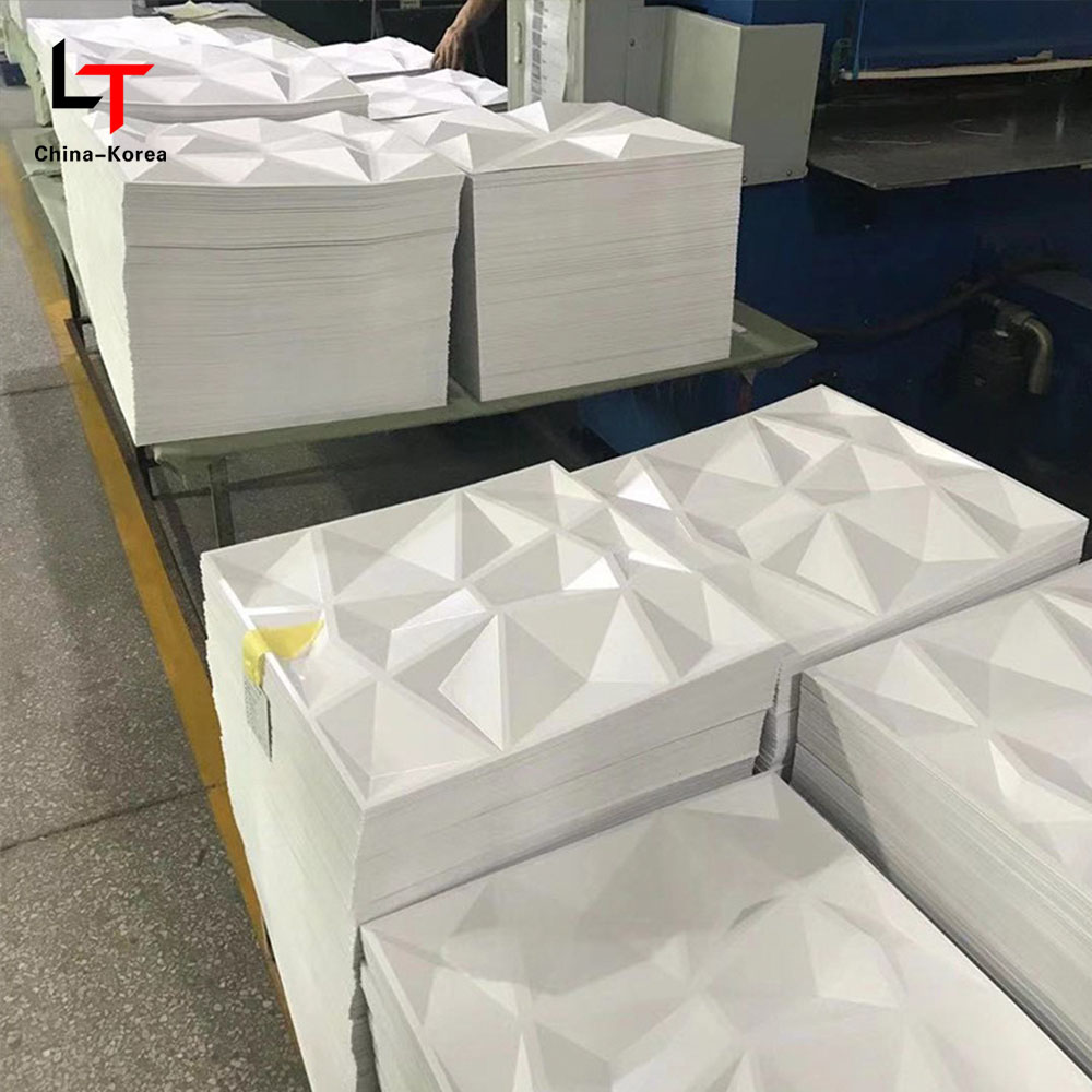 Moderný 3D PVC nástenný panel/nálepka Vnútorný vodotesný matný čierny diamantový tvar pre obývaciu izbu Spálňová nástenná dekorácia Vodotesná