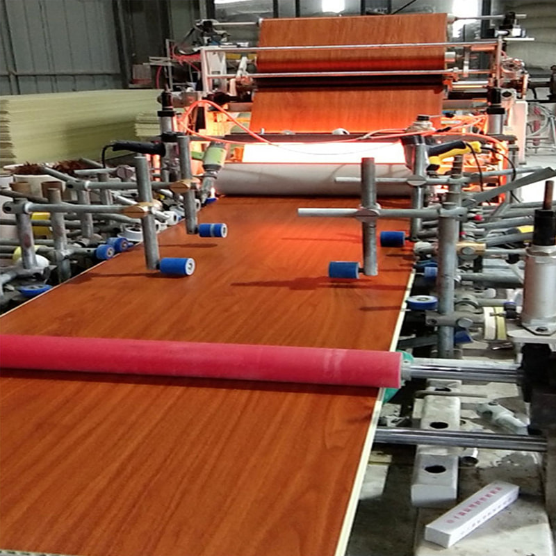 Moderný integrovaný nástenný panel z PVC z bambusových drevených vlákien pre TV pozadie s pevným balením nástenný panel pre interiérový strop na použitie v hoteli